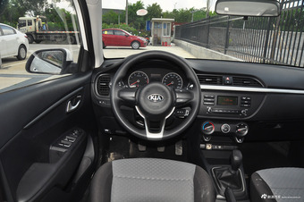 2017款起亚K2 1.4L手动GLS三厢