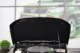 2016款北京BJ40 2.0T手动两驱尊贵版