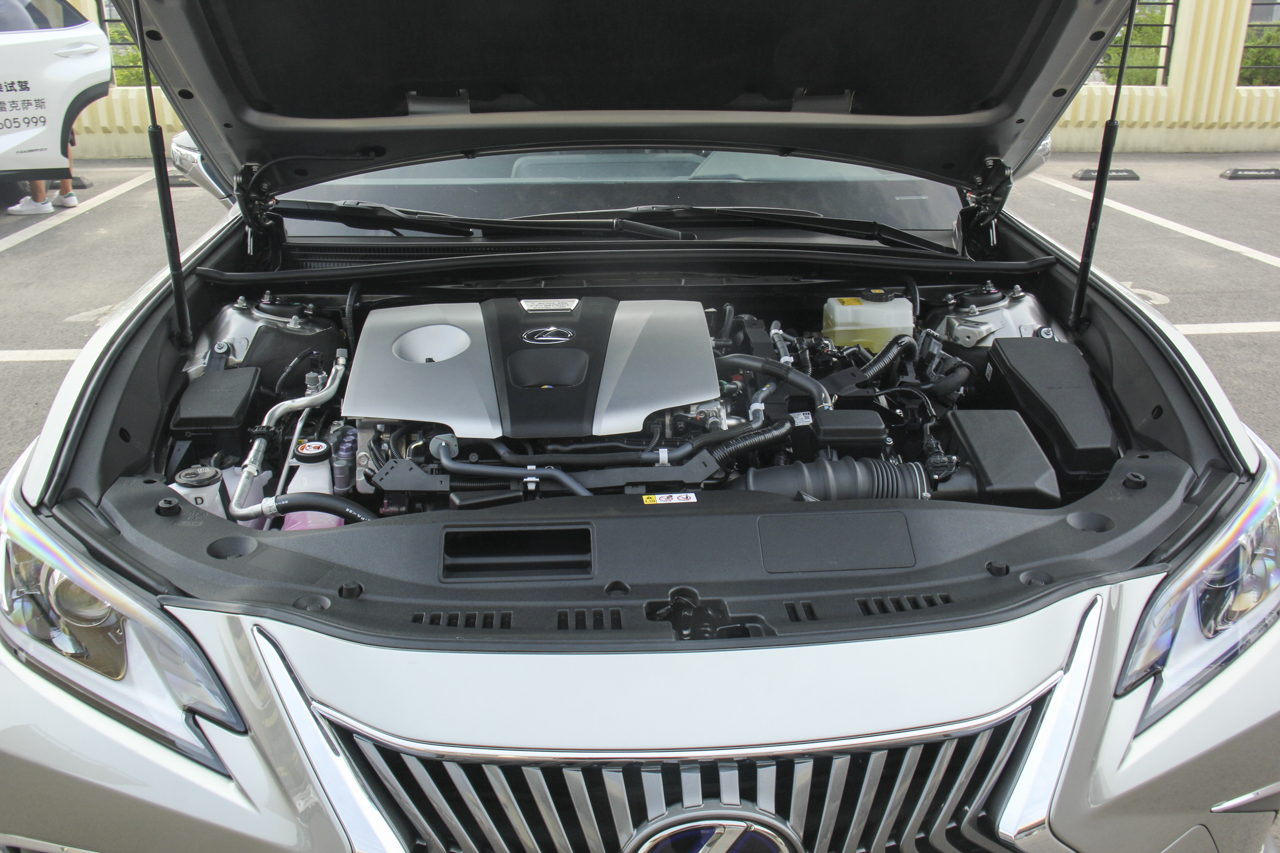 2018款雷克萨斯ES 2.5L自动300h卓越版