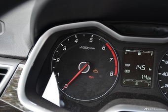 2016款宝骏310 1.2L手动时尚型