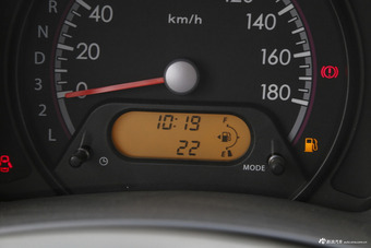 2016款奥拓1.0自动豪华型炫动版