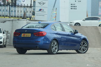 2017款宝马1系120i自动设计套装型 