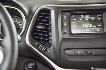 2016款自由光2.4L自动专业版 晶黑