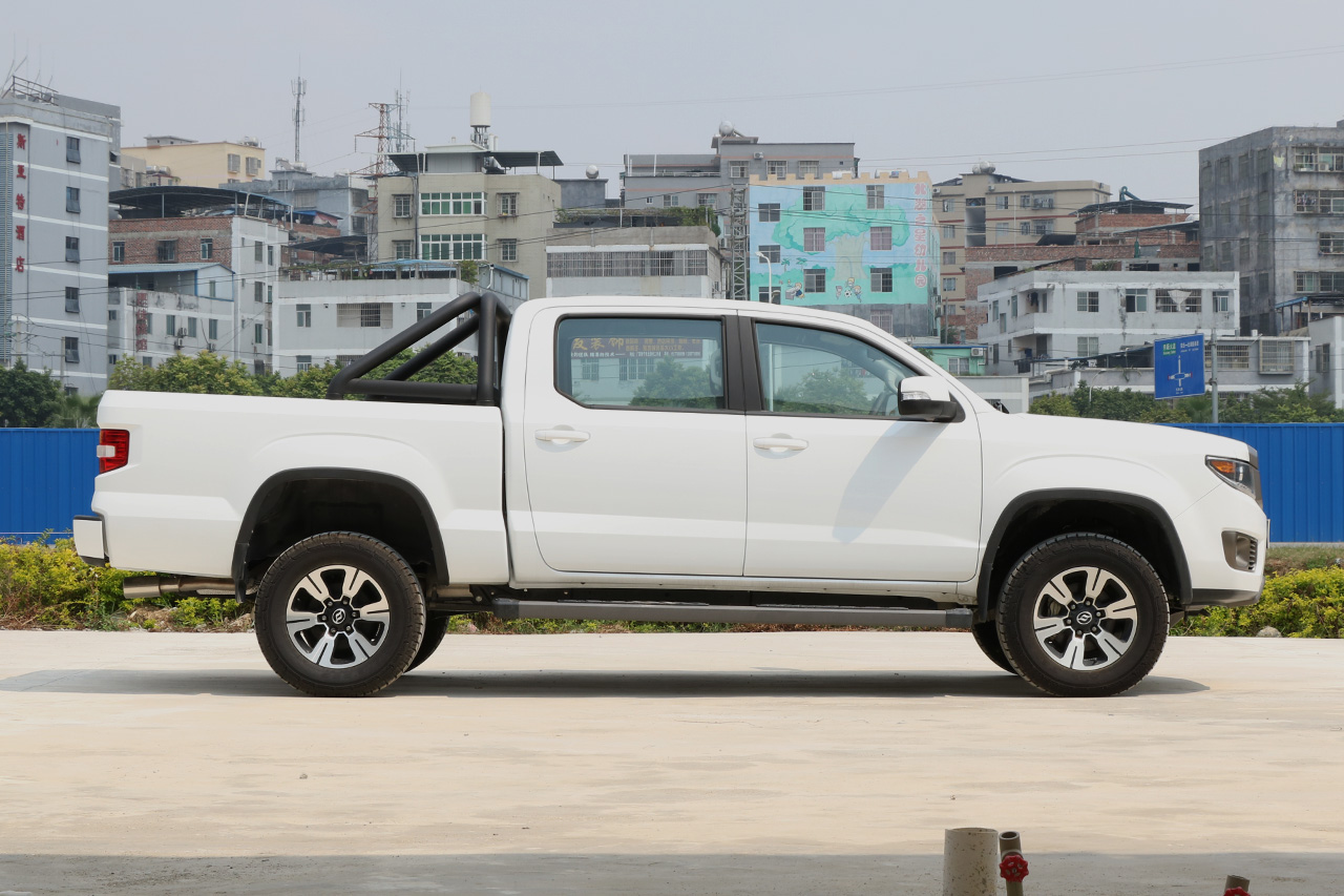 2017款黄海N3 2.5T手动四驱运动版JE4D25C