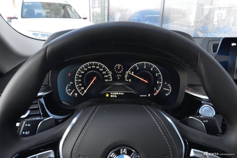 2019款宝马5系2.0T自动530Li 尊享型豪华套装