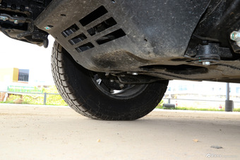 2017款黄海N3 2.5T手动四驱运动版JE4D25C