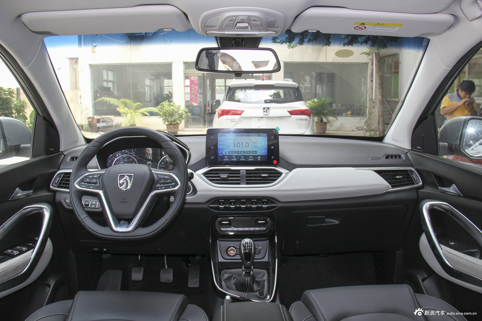 2018款宝骏530 1.5T手动尊贵型