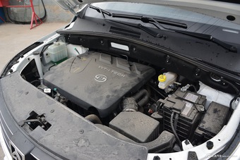 2016款宝骏560 .1.8L AMT智能手动豪华型 (白色) 