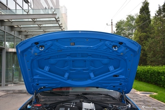 2017款宝马M4自动敞篷轿跑车