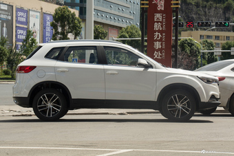 2018款奔腾X40网红版 1.6L自动豪华型