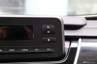 2017款宝骏560 1.5T 手动舒适型7座 