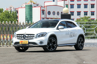 2018款奔驰GLA级 2.0T自动220 4MATIC运动型