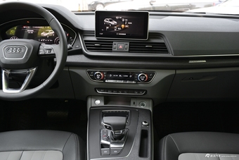 2018款奥迪Q5L 2.0T自动45 TFSI尊享风雅型