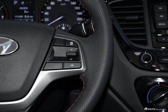 2016款现代悦纳 1.4L自动活力版SPORT