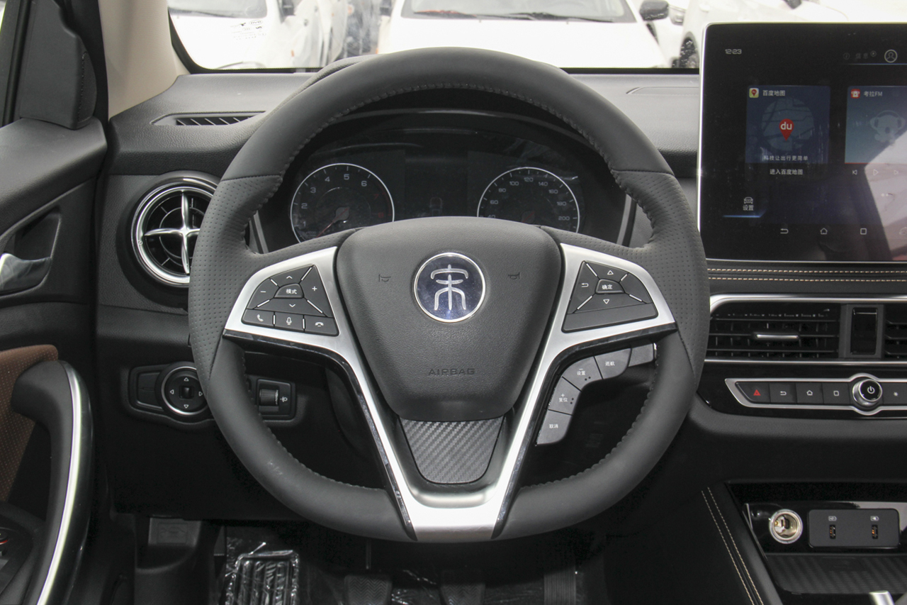 2019款比亚迪宋1.5TI手动智联越动型