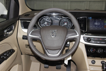 2016款宝骏730 1.5T手动舒适版 7座