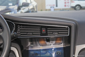 2018款启辰D60 1.6L自动智联精英版