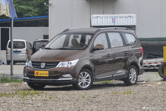 2016款宝骏730 1.5T手动标准版 7座图片