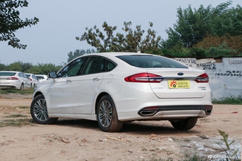 2018款蒙迪欧2.0T自动豪华型EcoBoost 200