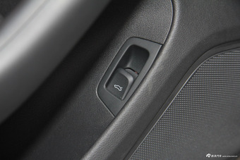 2017款奥迪Q3 1.4T自动30 TFSI风尚型