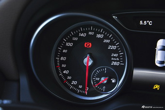 2016款改款奔驰CLA级 CLA260 2.0T 4MATIC