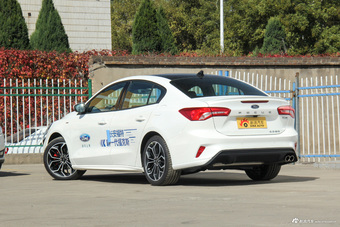 2019款福克斯三厢1.5T自动ST Line EcoBoost 180