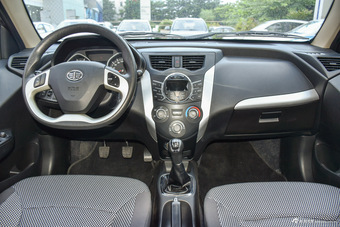 2014款夏利N7 1.3L手动运动尊贵型