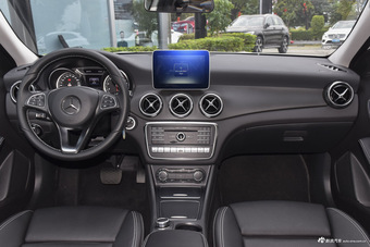 2017款奔驰GLA级 GLA220 2.0T自动4MATIC时尚型