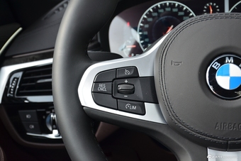 2019款宝马5系2.0T自动525Li领先型M运动套装