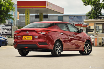 2016款蓝鸟 1.6L自动炫酷版 烈焰红