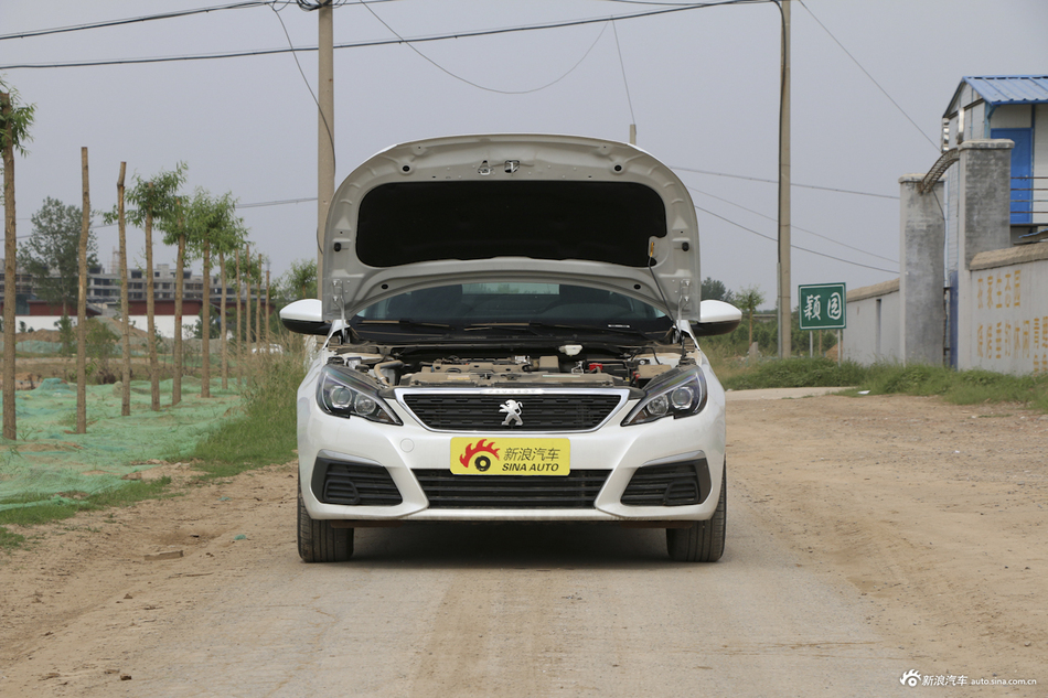 2018款标致308 1.6L手动时尚版