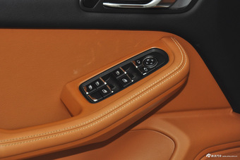 2017款众泰SR9 2.0T手动极致之心版