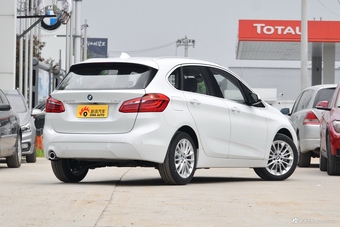 2018款宝马2系旅行车218i 1.5T自动领先型