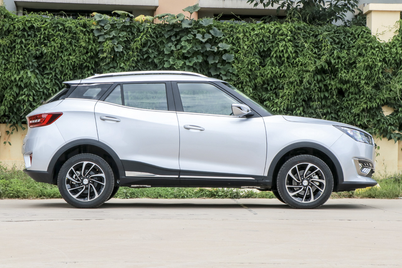 2017款众泰T300 1.5L手动尊享型