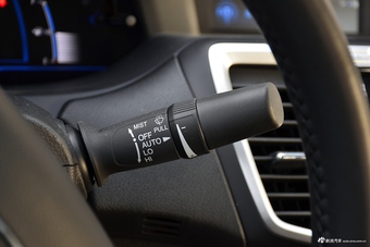 2016款本田雅阁混动2.0L自动锐尊版宝石红 