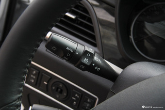 2017款比亚迪秦1.5T自动尊贵型