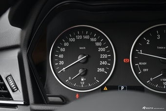 2018款宝马2系旅行车218i 1.5T自动时尚型