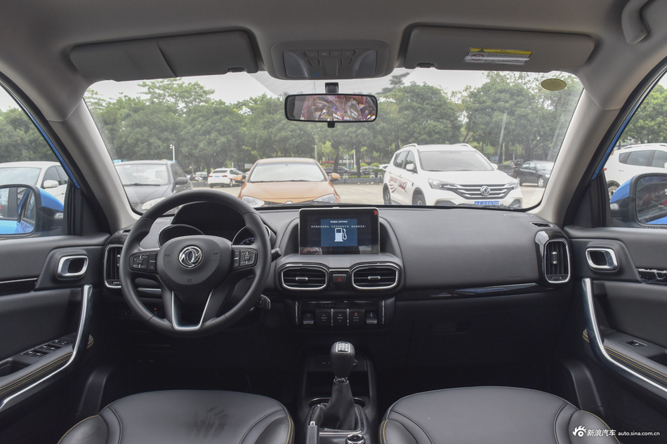 2017款风神AX4 1.6L手动潮尚型