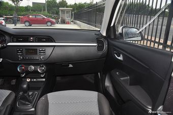 2017款起亚K2 1.4L手动GLS三厢