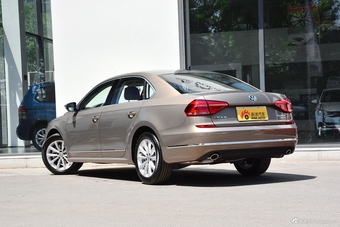 2017款上汽大众帕萨特330TSI DSG尊荣型