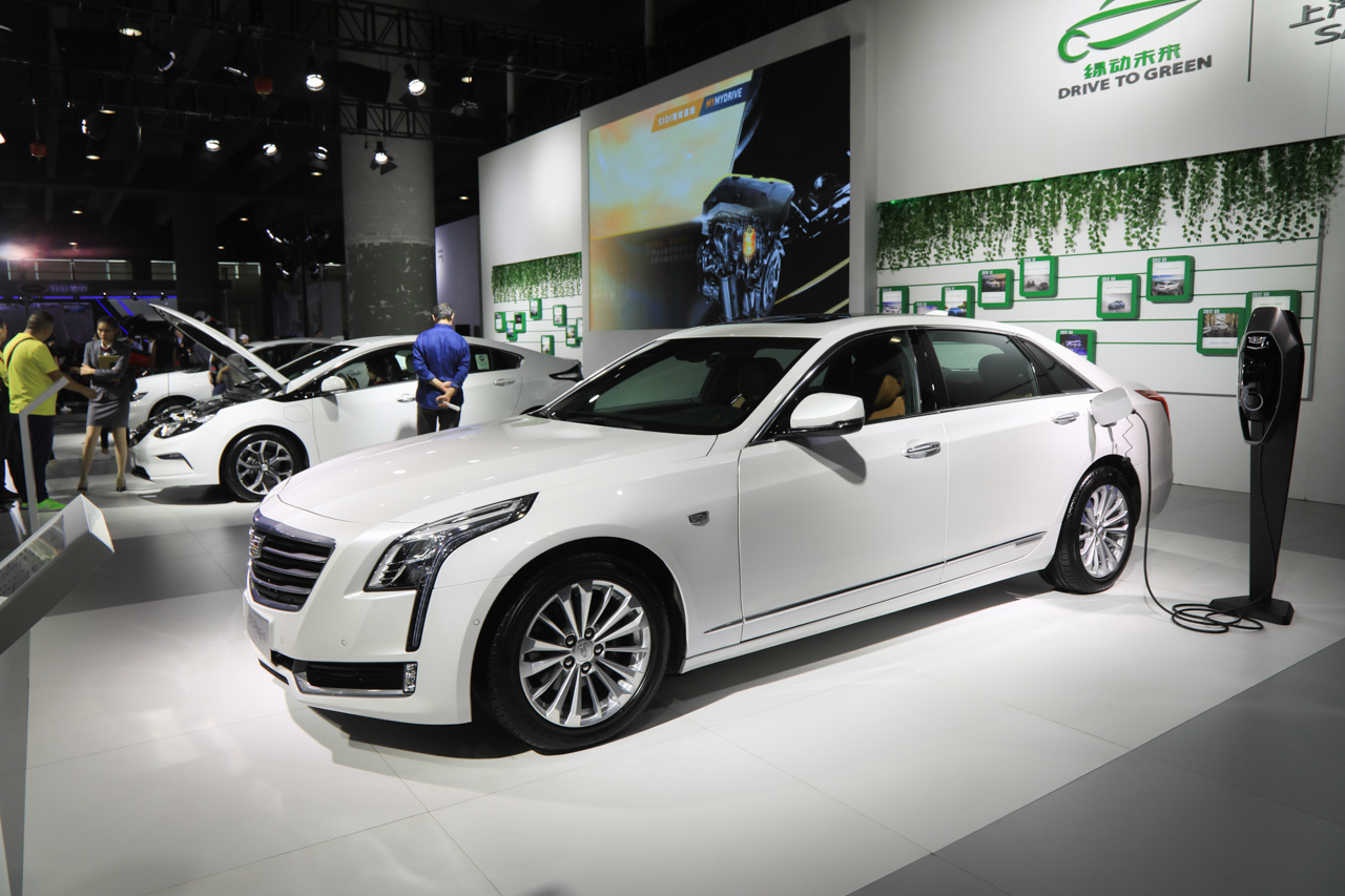 CT6 PLUG-IN