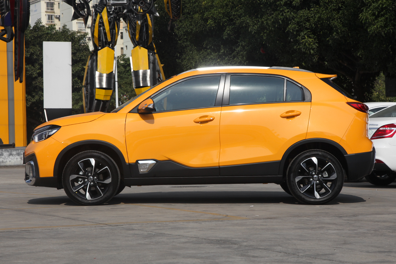 2017款风神AX4 1.6L手动潮尚型