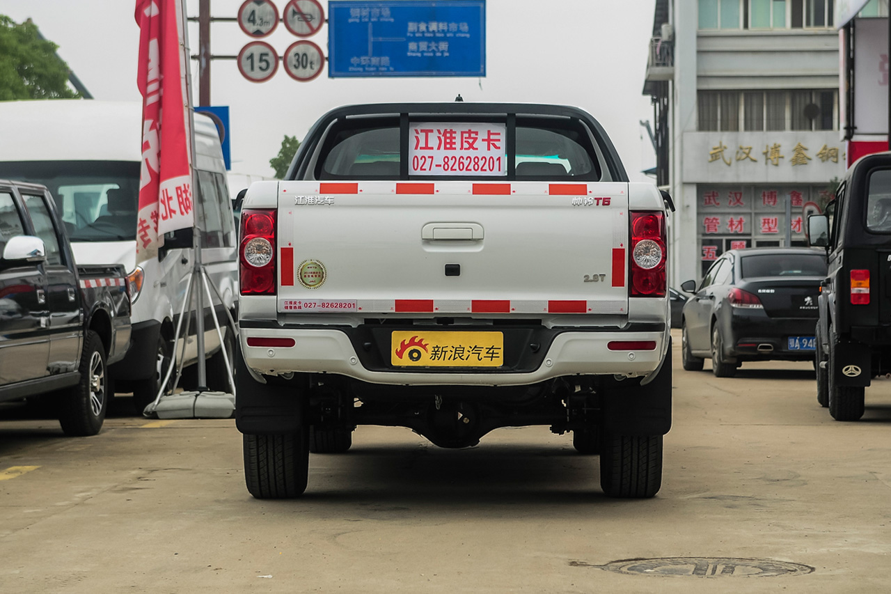 2015款帅铃T6 2.8T手动柴油进取型长轴HFC4DA1-2C