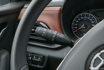 2018款中华V6 1.5T自动豪华型