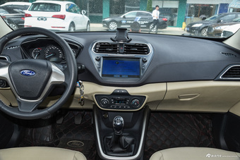 2015款福睿斯1.5L手动时尚型