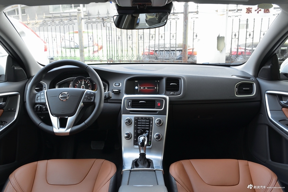 2018款沃尔沃S60L 2.0T自动T4智驭进取版