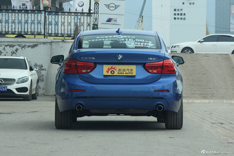 2017款宝马1系120i自动设计套装型 