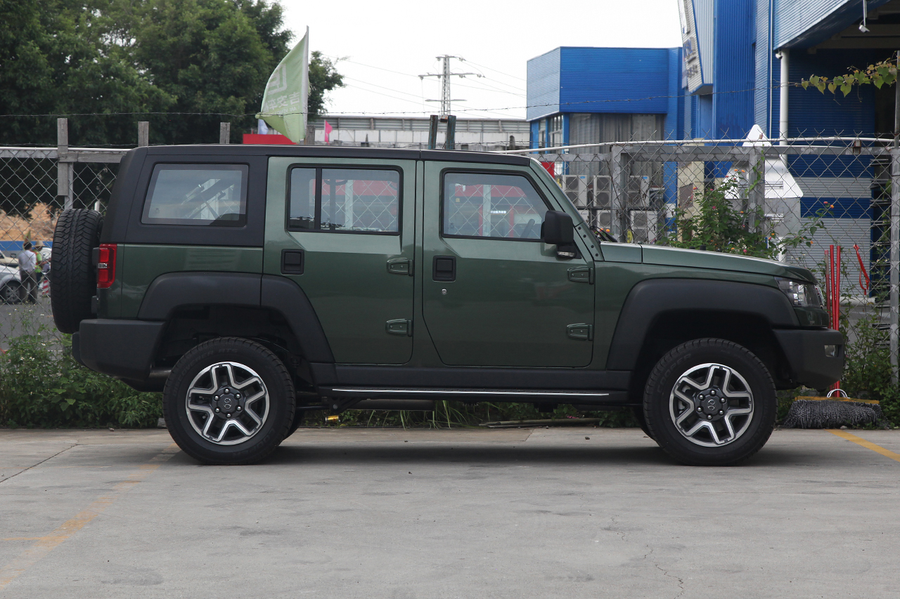 2018款北京BJ40L 2.0T手动柴油四驱尊贵版