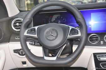 2016款奔驰E级2.0T自动E300L 运动豪华型