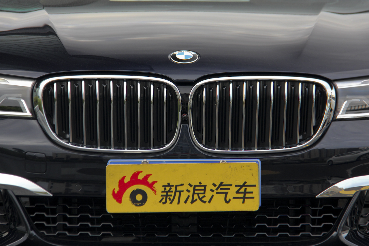 2018款宝马7系740Li 3.0T自动领先型M运动套装 